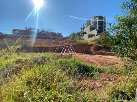 Vendo lote em Itaúna com ótima localização!
