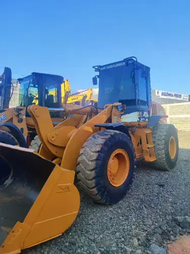 Carregadeira 621d case