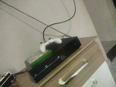 Vende-se ( XBOX ONE FAT 500gb )