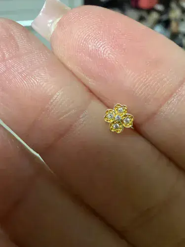 Brinco de trevo de ouro com brilhantes novo