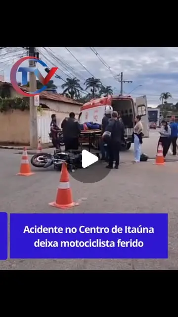 Batida entre carro e moto deixa ferido no Centro
