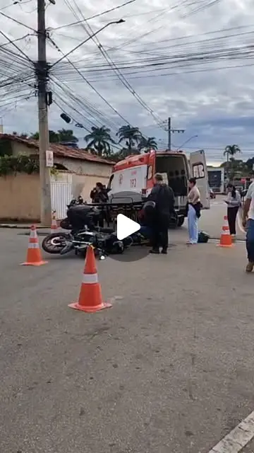 Colisão entre carro e moto deixa ferido no Centro