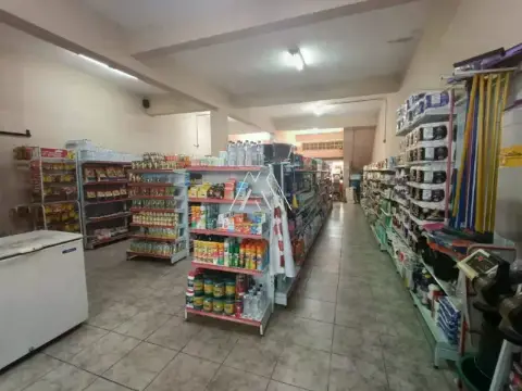 Vendo prédio comercial em Itaúna com excelente localização!