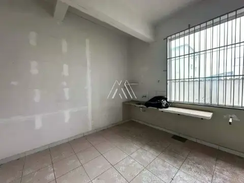 Alugo loja comercial em Itaúna com excelente localização!