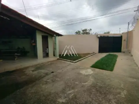 Vendo casa em Itaúna em excelente localização!