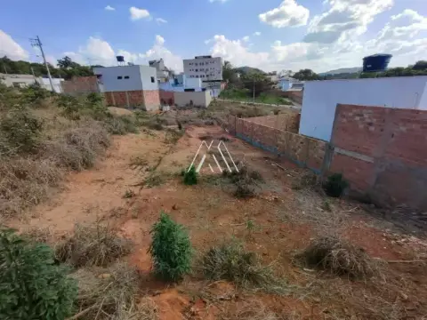 Vendo lote em Itaúna com ótima localização!