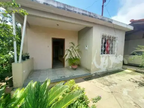 Vendo casa em Itaúna em excelente localização!