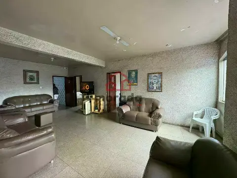 Casa à venda no Universitário, 3 quartos e 5 vagas