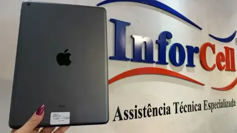 IPAD 9 64GB C/ TECLADO Semi Novo