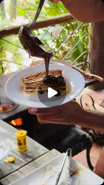 Banana Caramelizada com Brigadeiro Artesanal no Mambeba