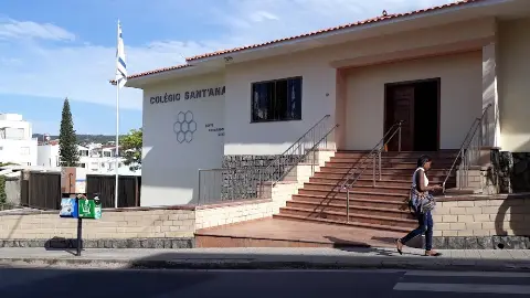 Colégio Sant'Ana — Escola no Bairro Piedade