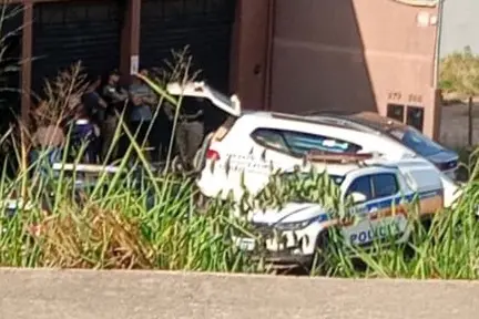 Policial militar e companheira morrem após disparos em residência no Alaíta