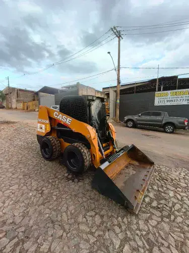 Mini escavadeira case sr200b 2023 com 2 mil horas