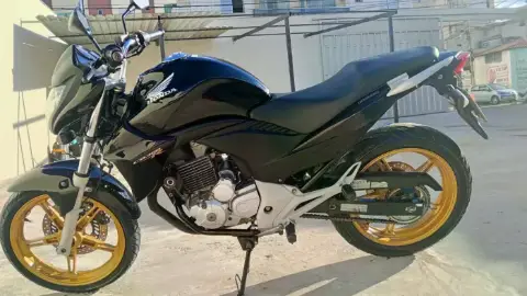 CB 300