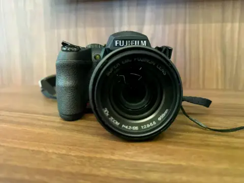 Câmera Fujifilm FinePix HS20 EXR Superzoom + Lente Extra + Pilhas Recarregáveis e Manual