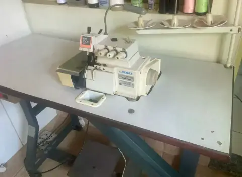 Máquina de Overlock Juki MO-2300