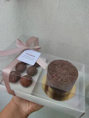 Caixa Box mini bento e 6 brigadeiros