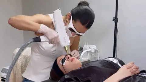 Júlia Borges — Sobrancelhas e Remoção a Laser no Graças