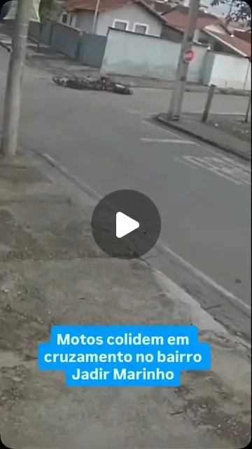 Acidente entre duas motos no Bairro Jardim Marinho