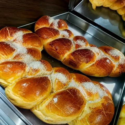 Rosca de canela fresquinha na Padaria Ponto do Trigo