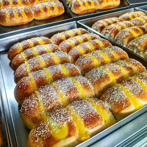 Pão doce com creme fresquinho na Padaria Ponto do Trigo
