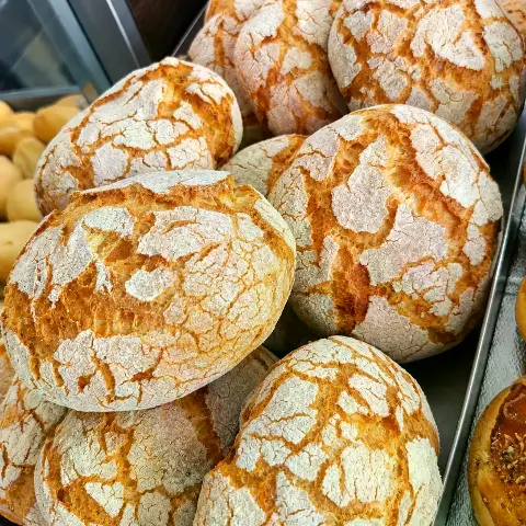 Broa fresquinha na Padaria Ponto do Trigo