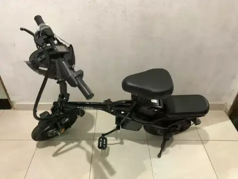 Vende-se esta bicicleta elétrica marca NUDA, nova!