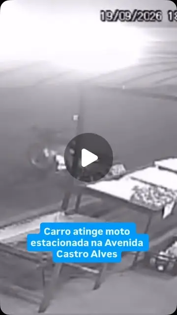 Moto é atingida por carro no Bairro Irmãos Auler