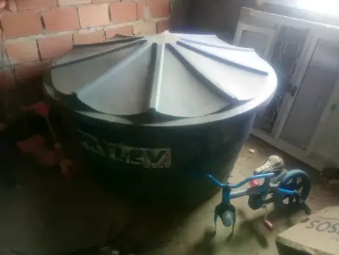 Vendo caixa d'água