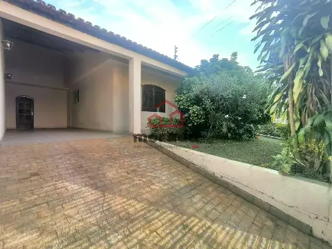 Casa 3 quartos, 2 vagas para alugar no Cerqueira Lima