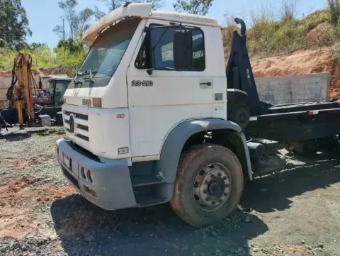 Caminhão roll on roll off Volkswagen 23-210 2004