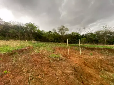 Lote de 300 m2 à venda na Vila da Serra