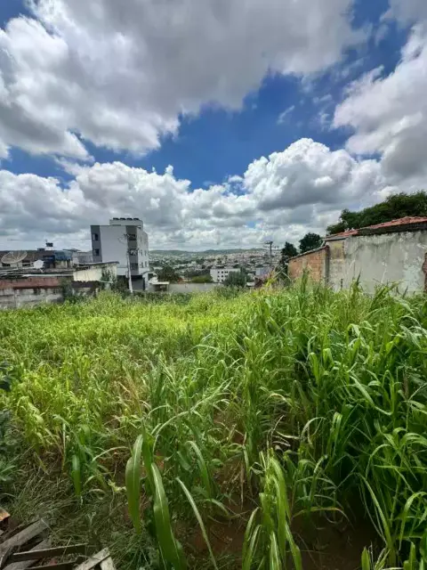Lote à venda no Parque Jardim por R$ 380.000