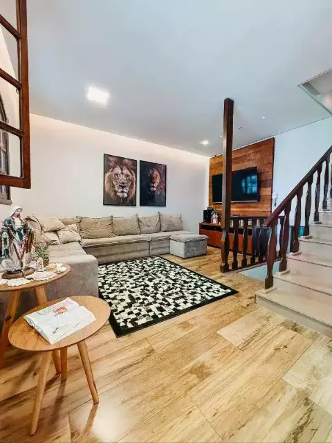 Casa 4 quartos, 2 suítes e 3 vagas à venda no Santanense