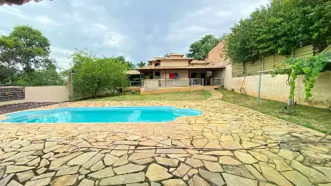 Casa à venda no Condomínio Alphaville — 3 quartos