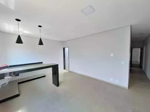Casa Nova com Ótima Localização — 3 quartos para alugar