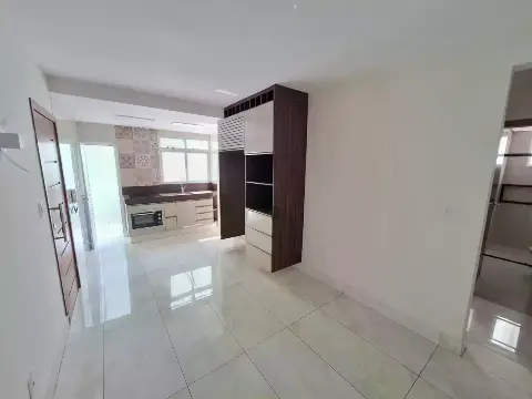 Apartamento com localização central para alugar — 3 quartos, Centro