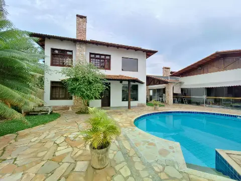 Casa alto padrão com piscina para alugar no Cerqueira Lima