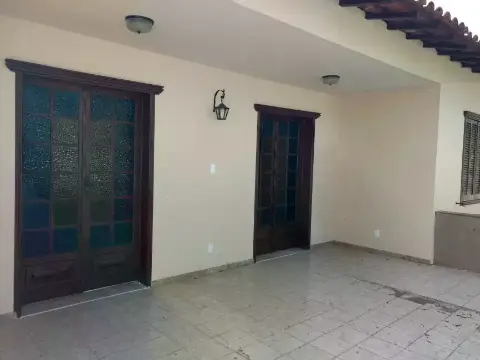 Casa para aluguel no bairro Cerqueira Lima — 3 quartos