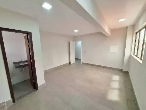 Sala com Ótima Localização Central — para alugar no Centro