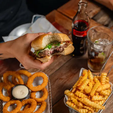 Fanz Burgers lança o hambúrguer Bad Bunny