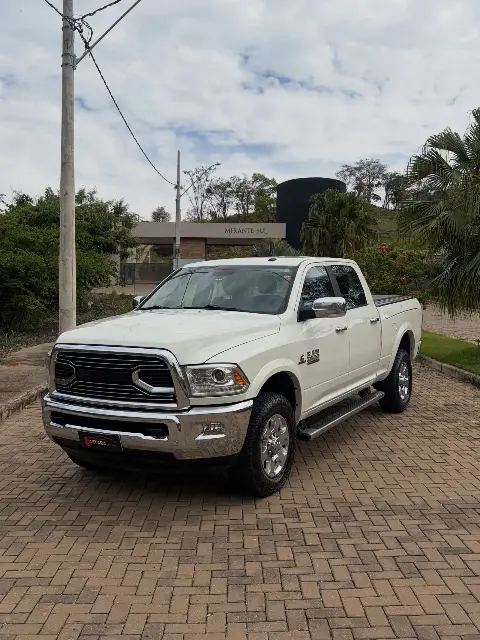 RAM Laramie 4x4 Diesel 18/18 à venda