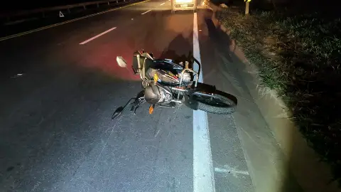 Motociclista morre após perder controle e bater contra barreira metálica na MG-050