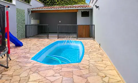 Casa 3 quartos à venda no Juscelino Kubitschek, com piscina