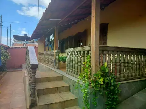 Vendo casa em Itaúna em excelente localização! — Casa 3 quartos no Centro