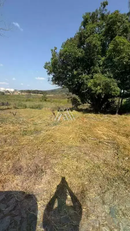 Vendo lote em Itaúna com ótima localização! — 450 m2 no Garcias