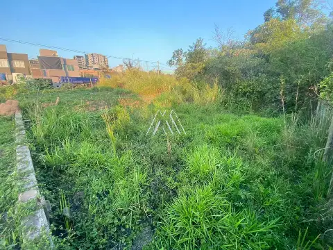 Vendo lote em Itaúna com ótima localização próximo ao centro! — Lote 400 m2 no Tropical