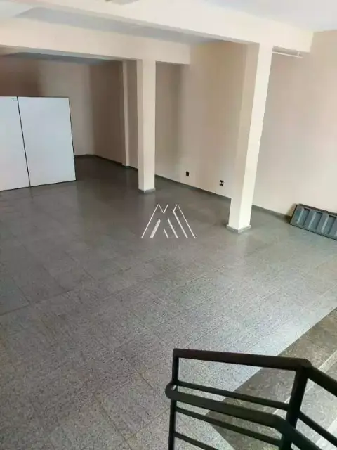 Vendo loja comercial em Itaúna com excelente localização! — 250 m2 no Graças