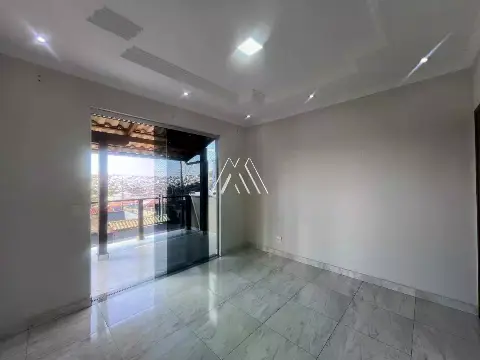 Vendo Apartamento com 03 quartos e 01 Suíte, 02 Vagas
