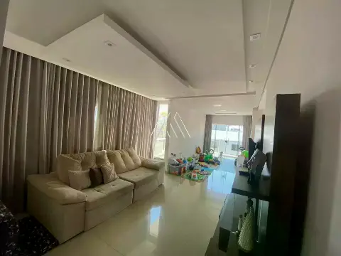Vendo apartamento em Itaúna com excelente localização! — 3 quartos, 166 m2